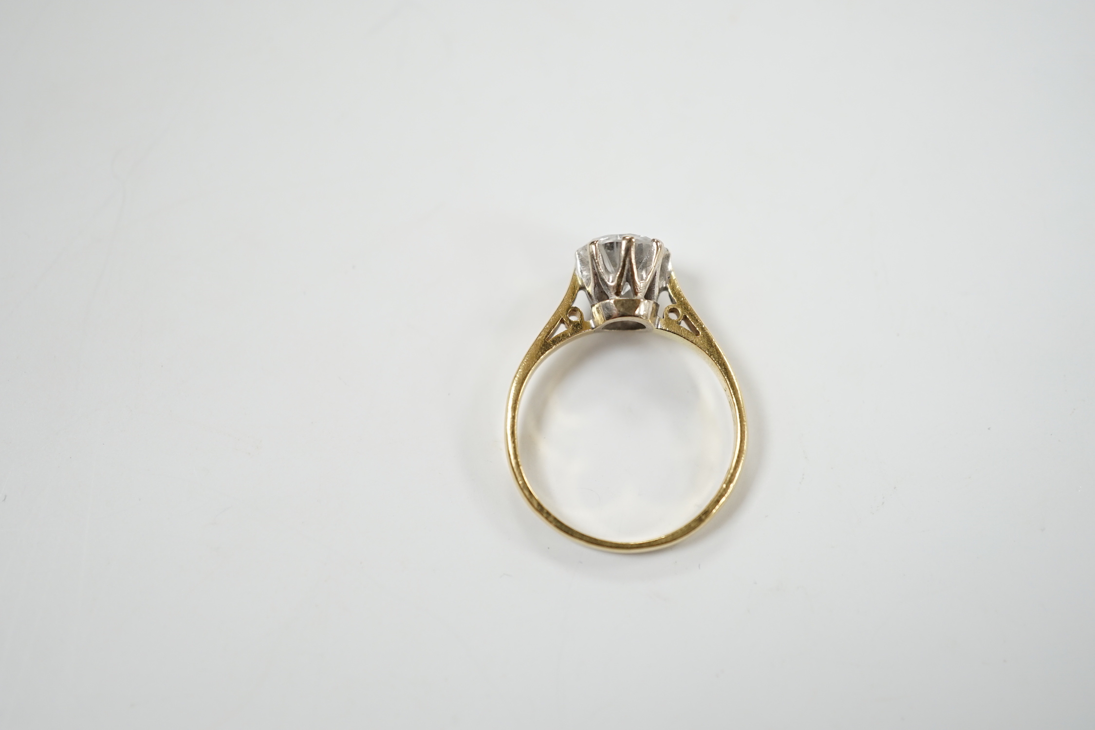A modern 18ct gold and solitaire diamond set ring, size K/L, gross weight 2.7 grams